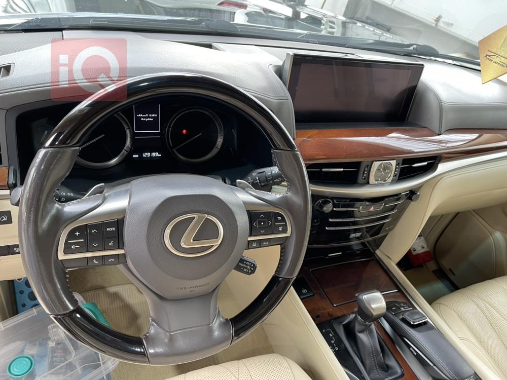 Lexus LX